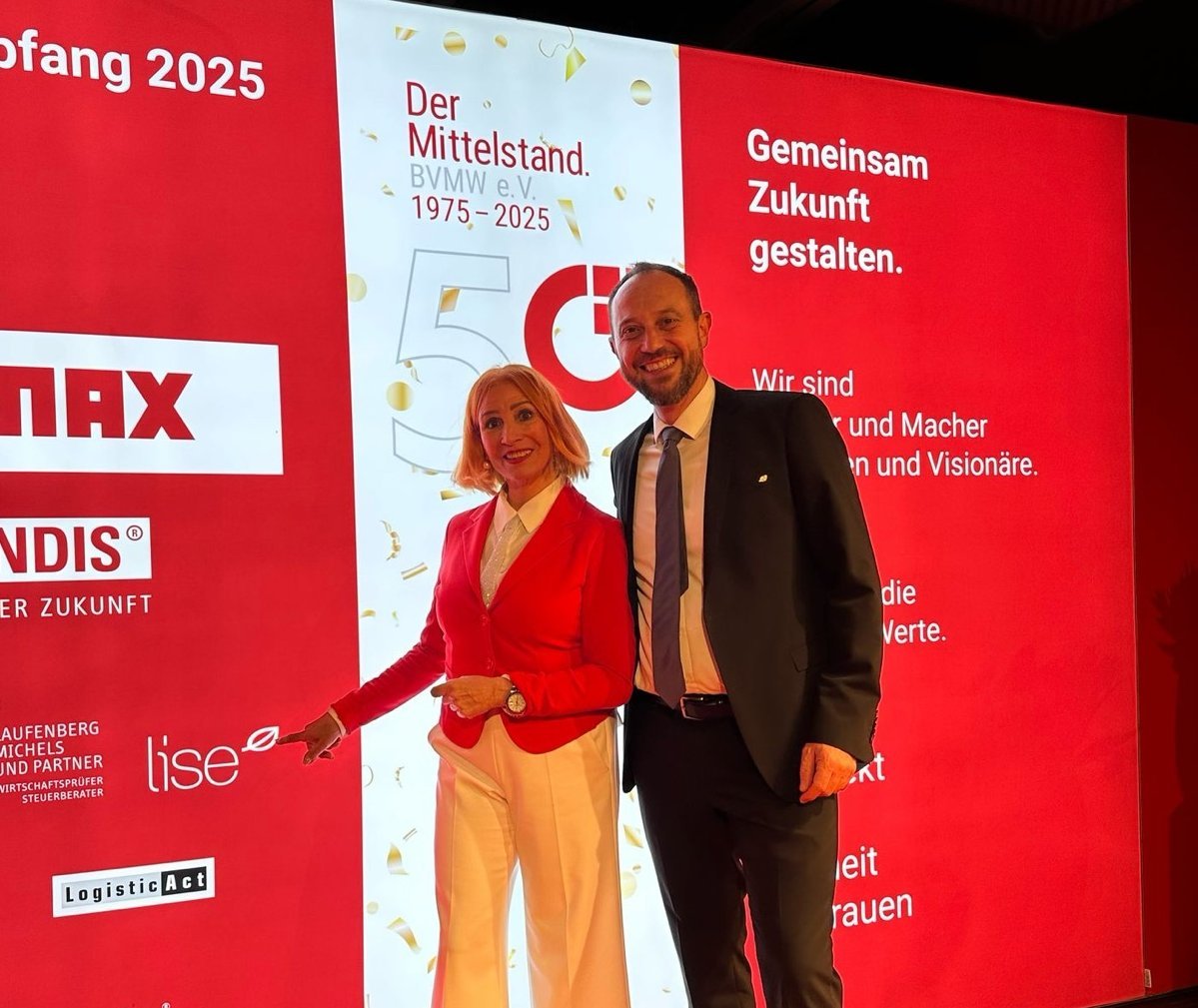 Daniel Schwarz, einer der Geschäftsführer der lise, trifft sich mit einer Vertreterin des Bundesverbands mittelständische Wirtschaft und setzt sich dafür ein